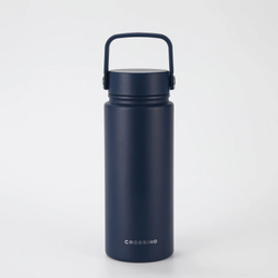 Crossing Urban Ceramic S/S Insulated Flat Cap Bottle With Handle 600ml in sleek navy finish, perfect for daily hydration.