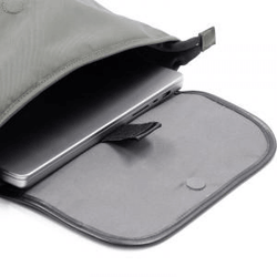 Brand Charger Virtuo AER Backpack compartment showcasing a laptop pocket, designed for modern professionals.