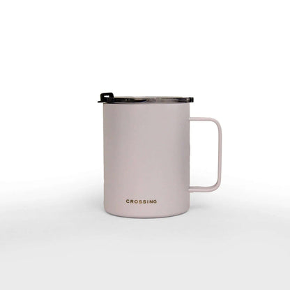 Light grey Crossing Neo mug with straight-sided handle, transparent lid and black closure piece
