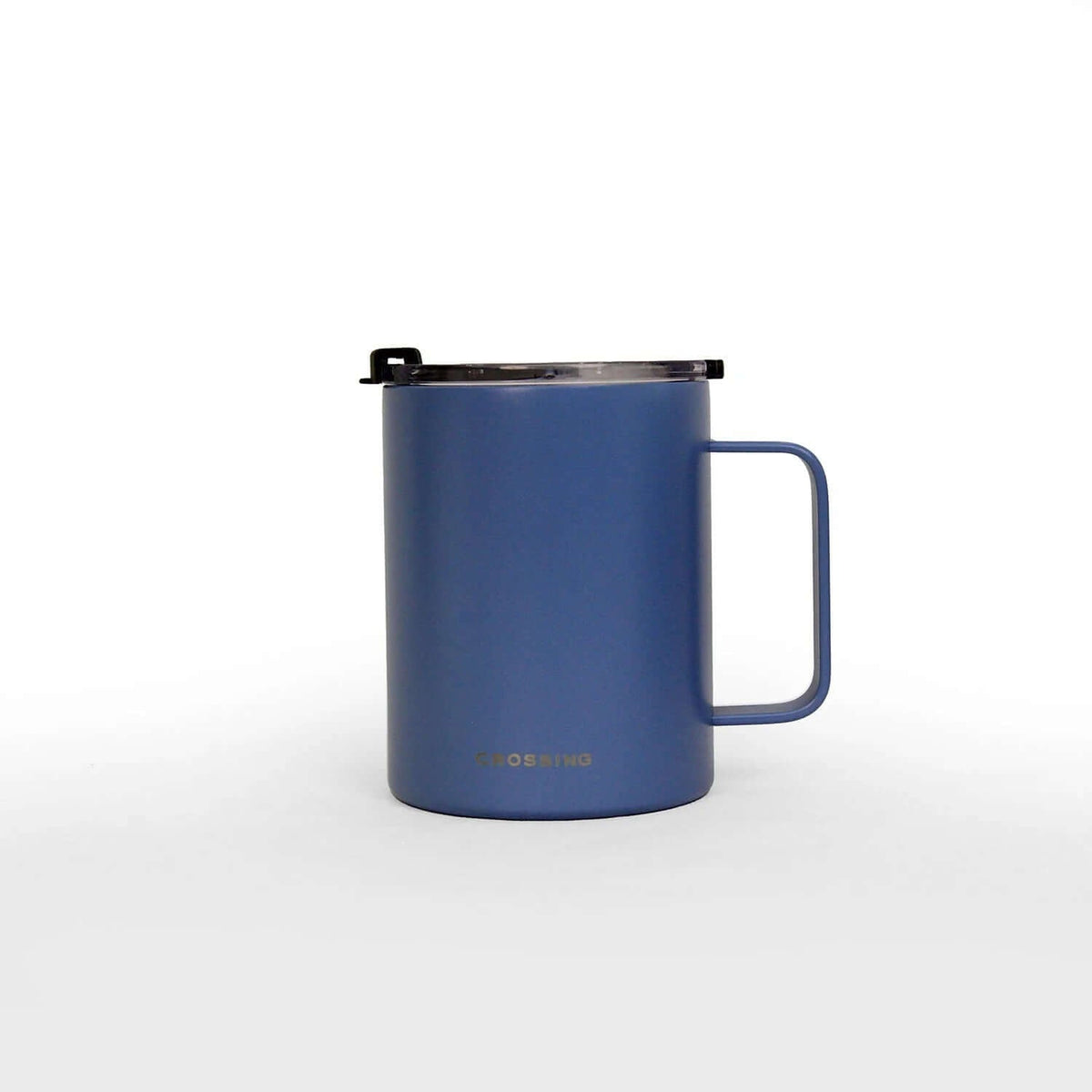 Blue Crossing Neo mug with straight-sided handle, transparent lid and small brand mark near the base