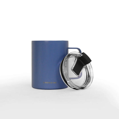 Blue Crossing Neo handled mug with its transparent lid and black closure piece resting beside it